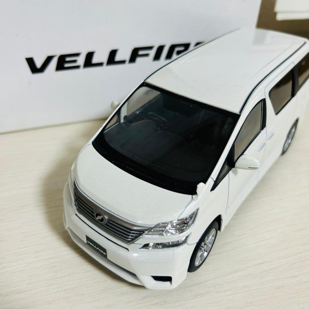 トヨタ　ヴェルファイア　カラーサンプル　ホワイトパールクリスタルシャイン