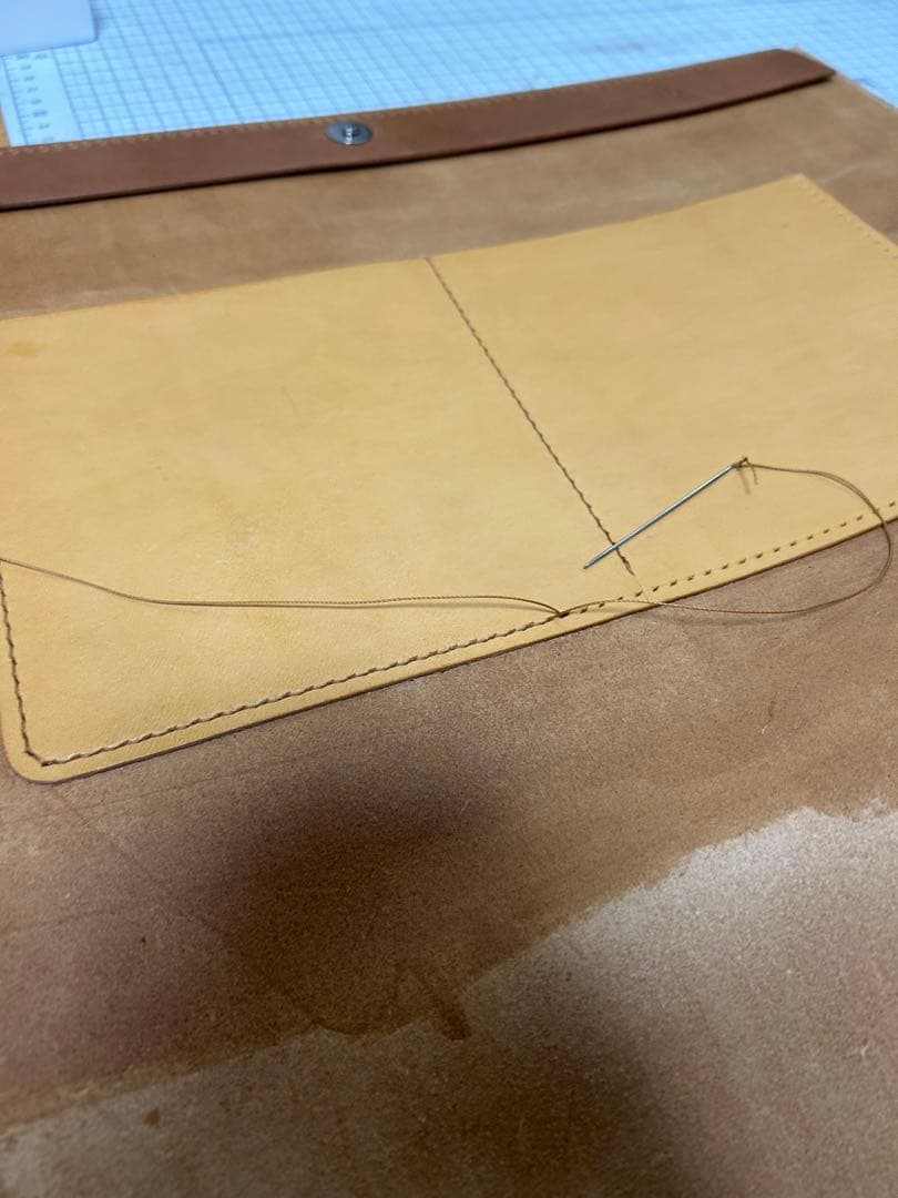 総手縫い　トートバッグ　ハンドル長め　男性にもおすすめ　フルタンニン　ヌメ革