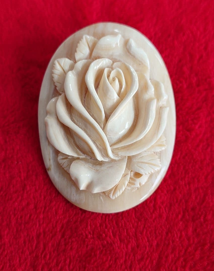 ヴィンテージブローチ 水牛 薔薇 カメオ 立体彫刻 大振り ローズモチーフ E9