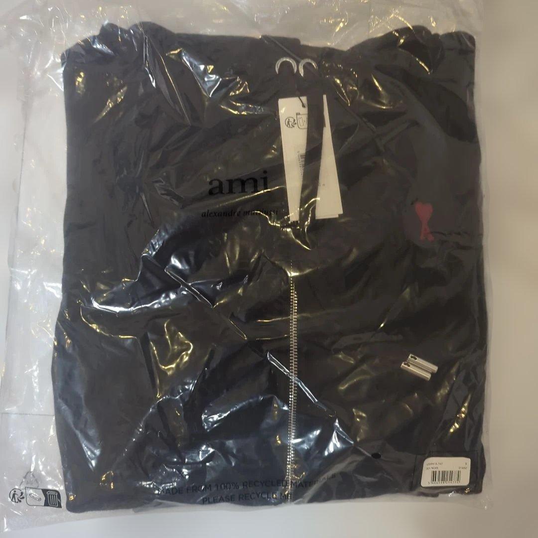 【新品】AMI PARIS フルジップパーカー　黒　Sサイズ　QRコード認証