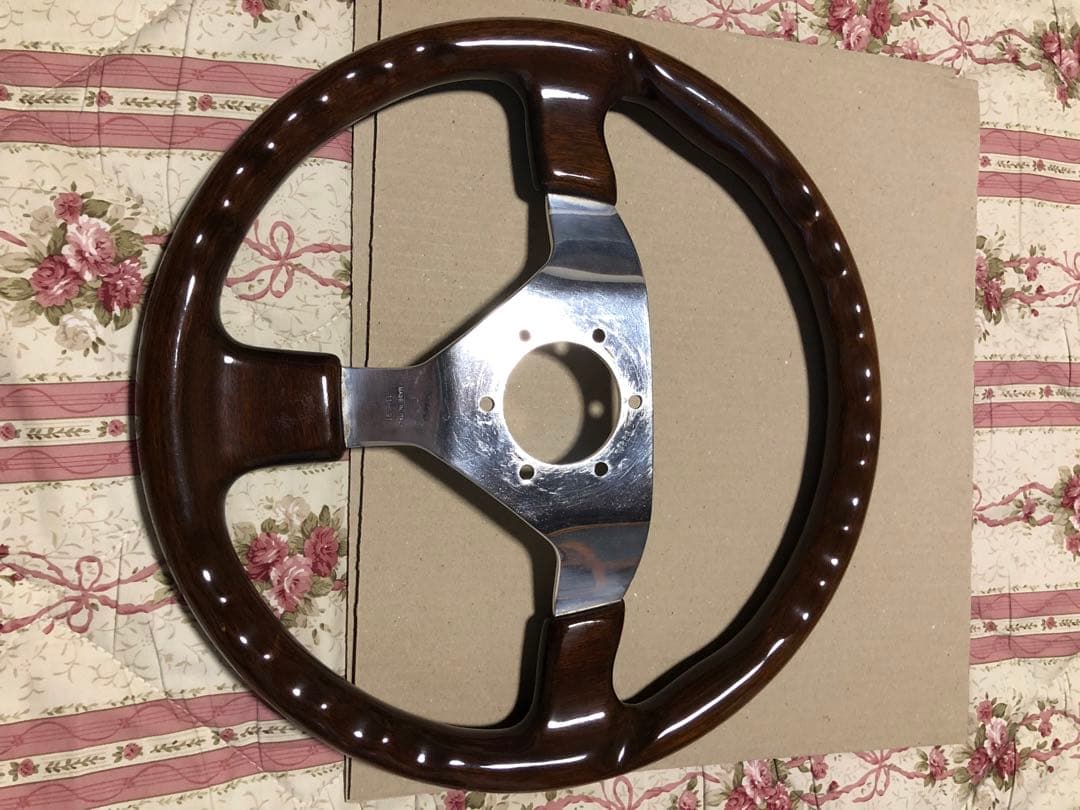 momo ウッドステアリング　中古品