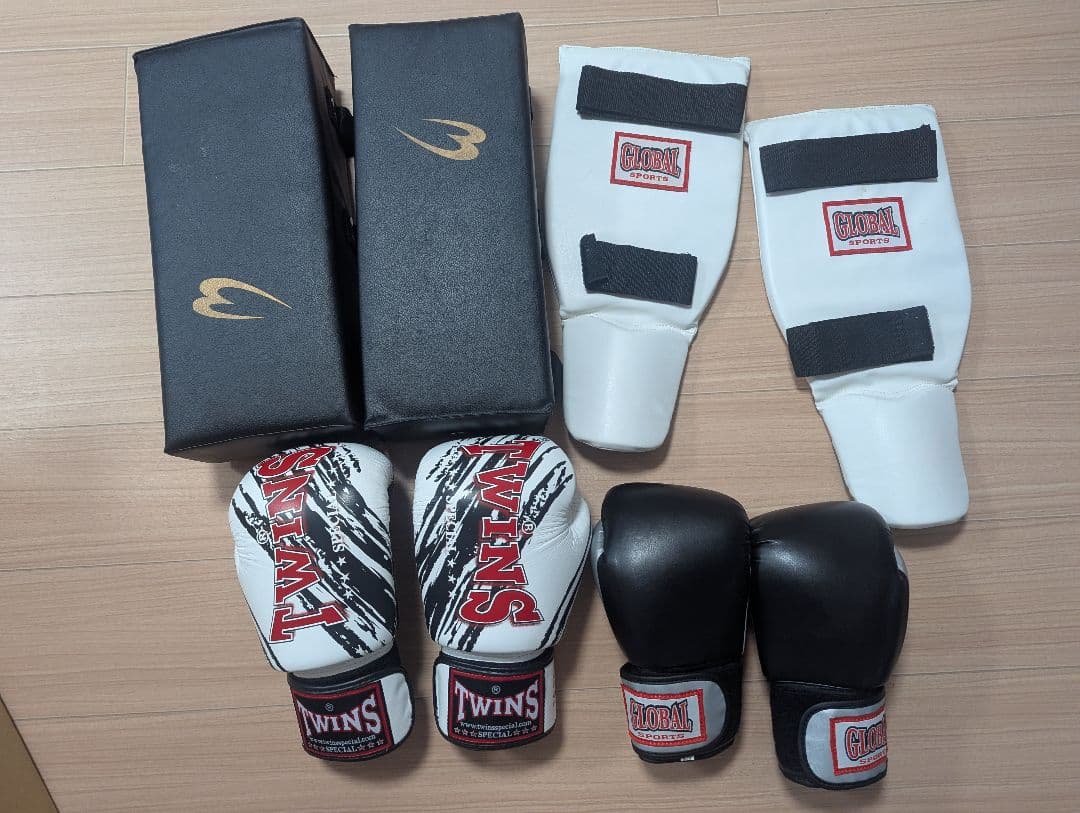 TWINS ボクシンググローブ ホワイト/ブラック