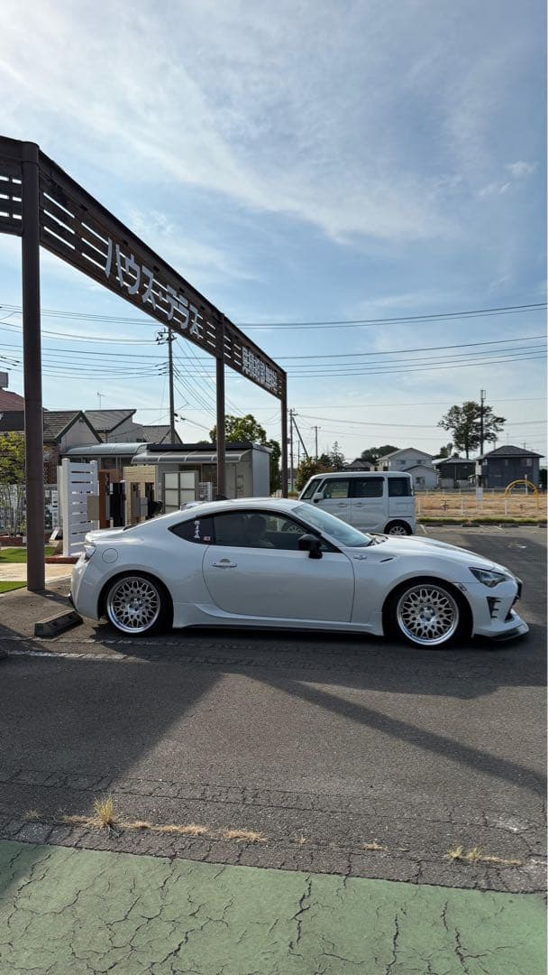 シーカー　18インチpcd100 5穴　4本