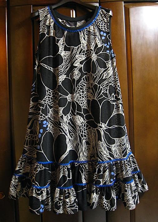 トクコプルミエヴォル☆美品！ボタニカルフラワー　ユラユラ揺れるフレアチュニック☆