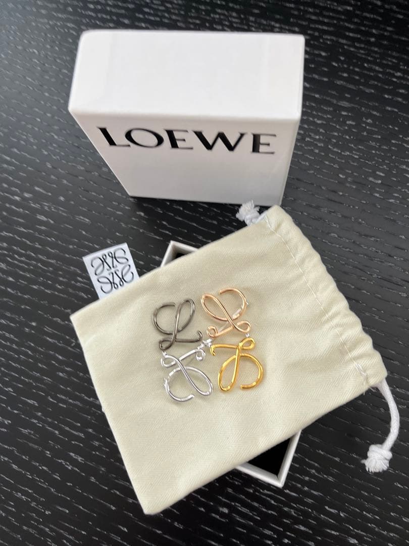 LOEWE ロエベ　　アナグラムブローチ