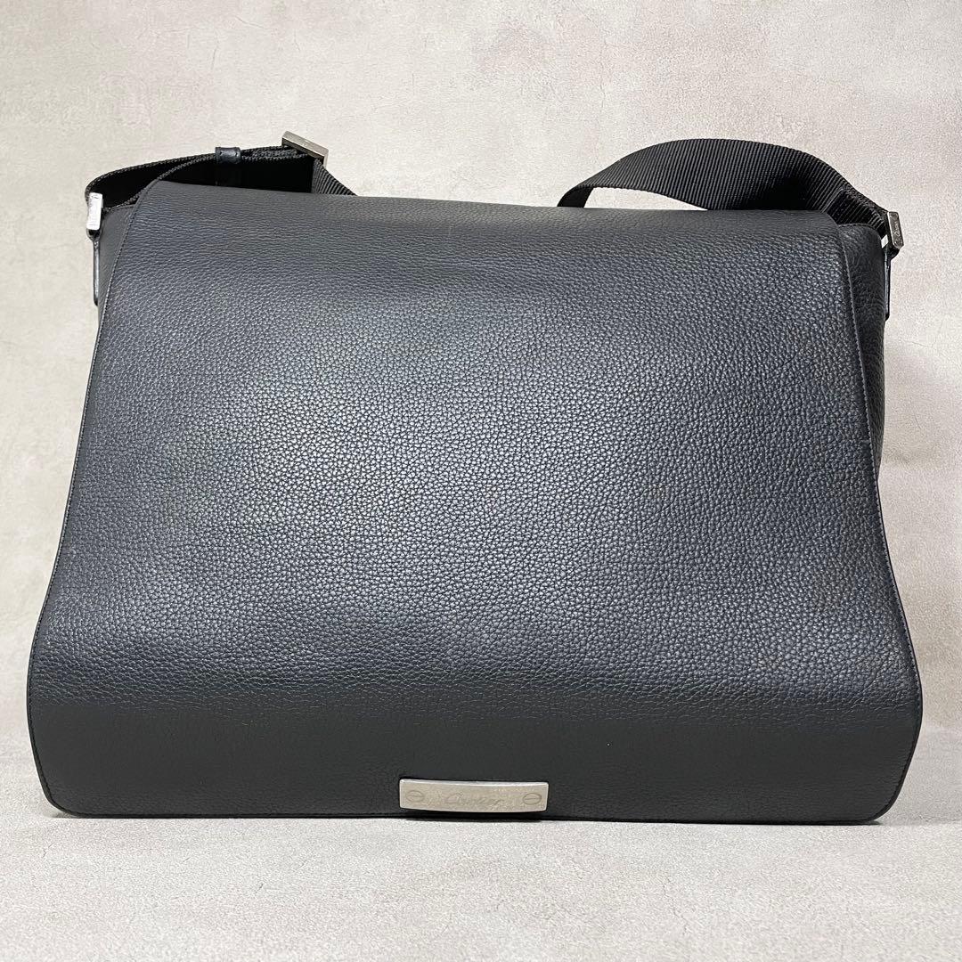Cartier カルティエ パシャ ショルダーバッグ レザー ブラック メンズ