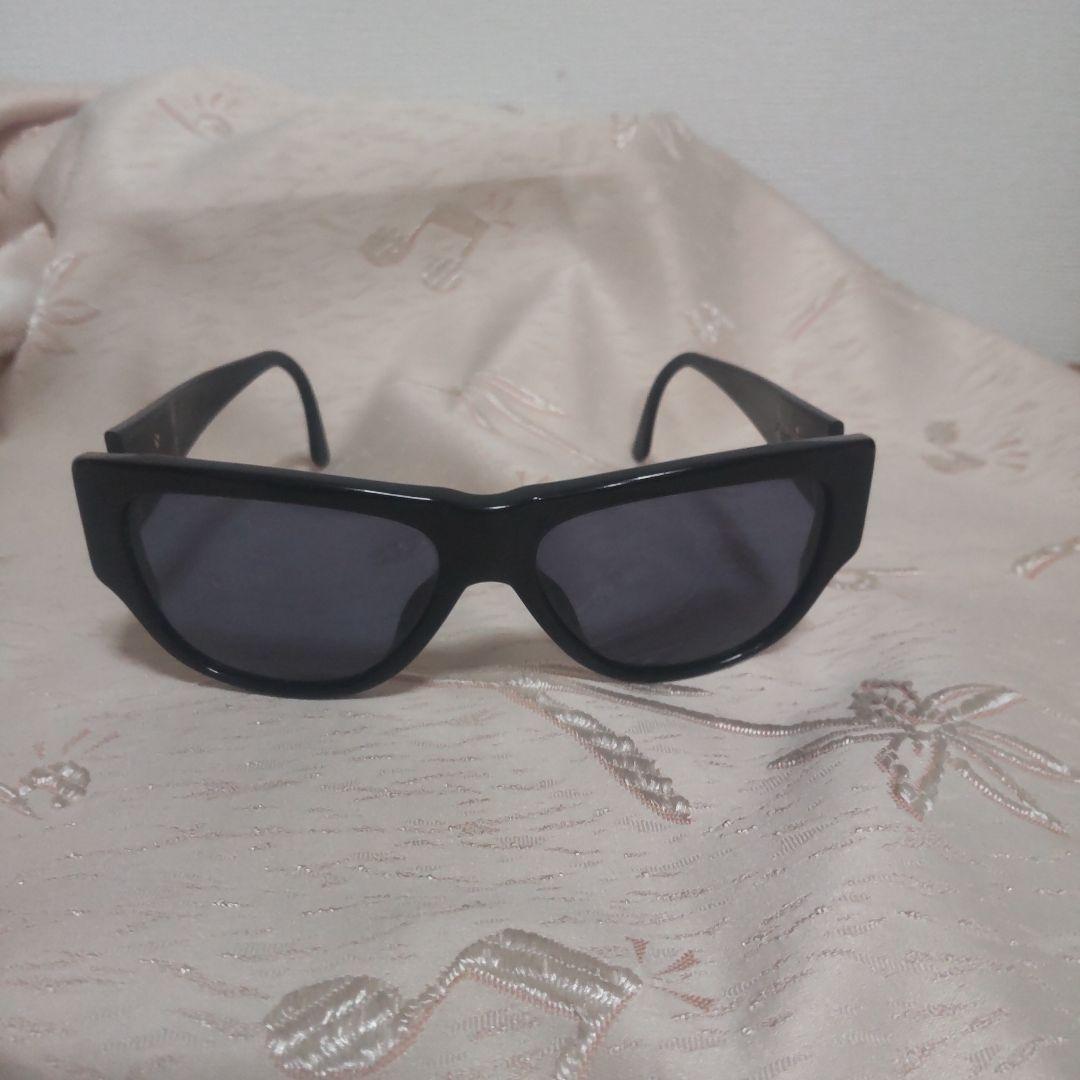 Chanel ブラック キャットアイ サングラス