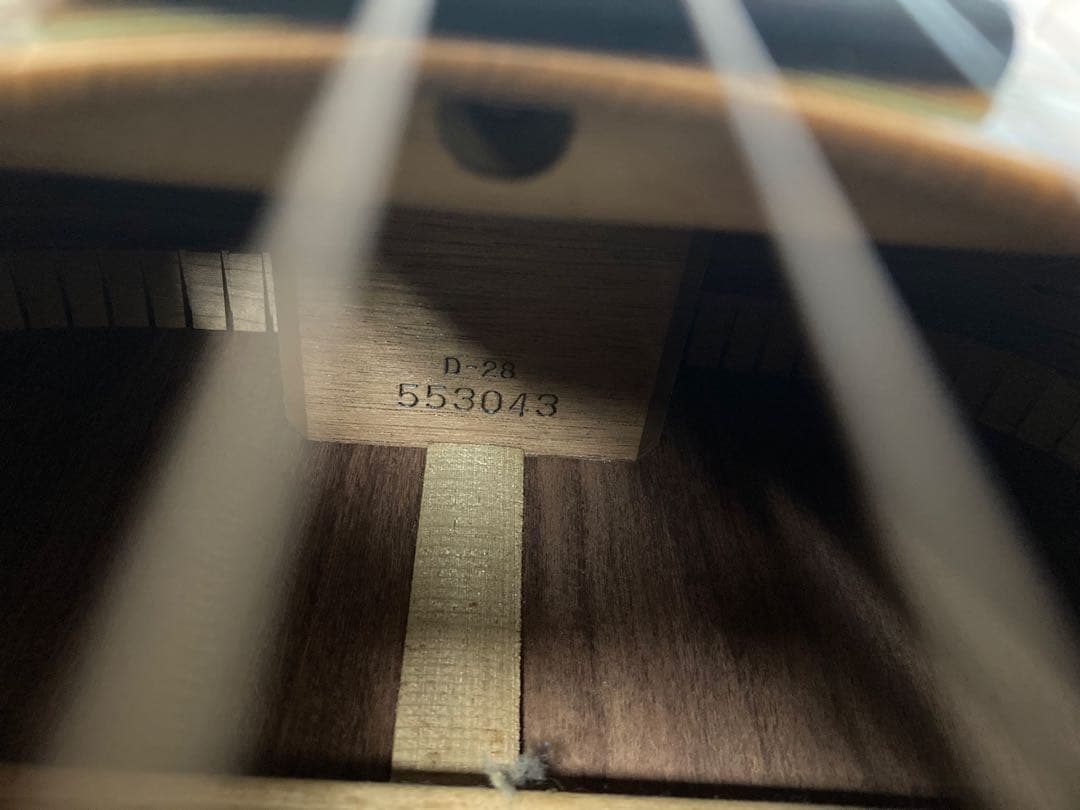 Martin D-28 1994年製　サイド割れ補修跡有り