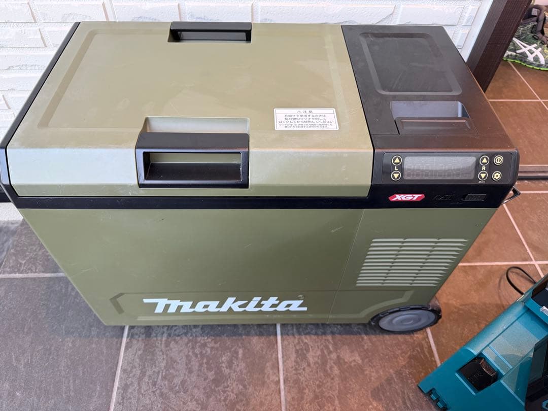 Makita cw004g 冷温庫 冷蔵庫　40Vバッテリー8ah x2個