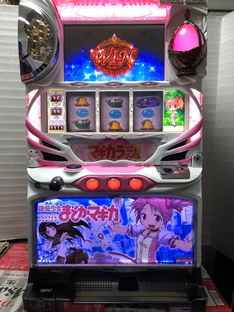 ⚠︎説明文必読⚠︎ パチスロ　魔法少女　まどかマギカ　実機+鍵等付属品(送料込)