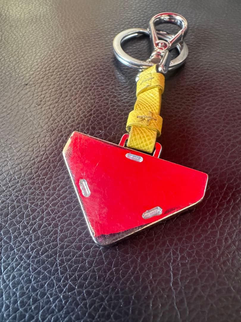 PRADA プラダ トライアングルロゴ キーホルダー