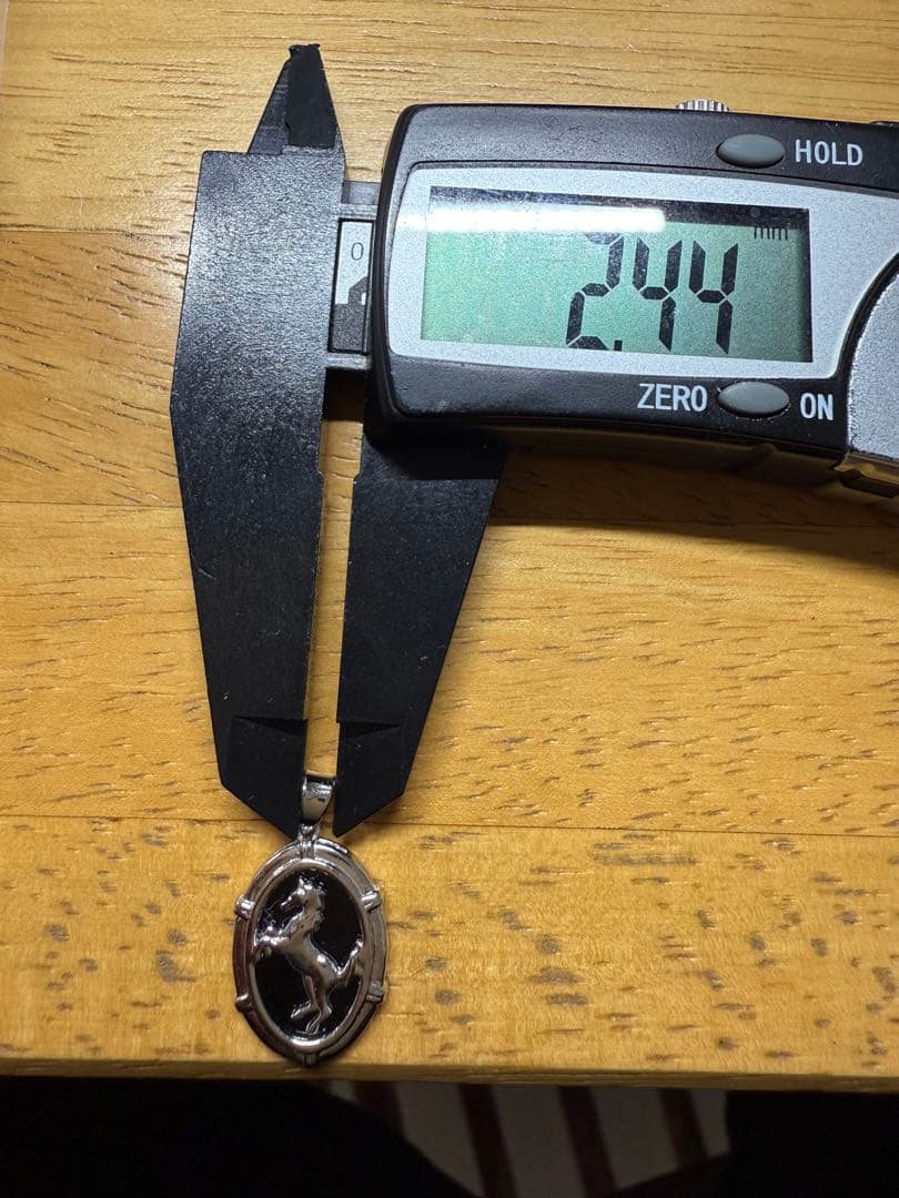 セ-ル❣️今年の干支‼️PTウマモチーフオニキス入りペンダントトップ