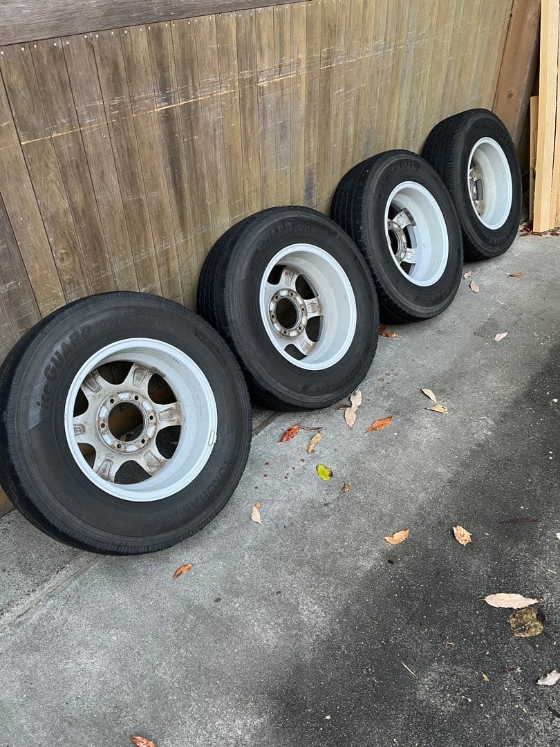 ハイエース　スタッドレスタイヤ4本セット 195/80R15