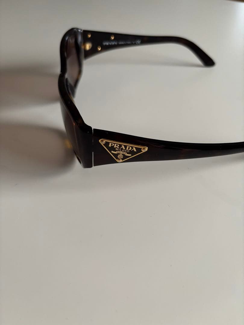 【PRADA】ブラウン スクエア サングラス