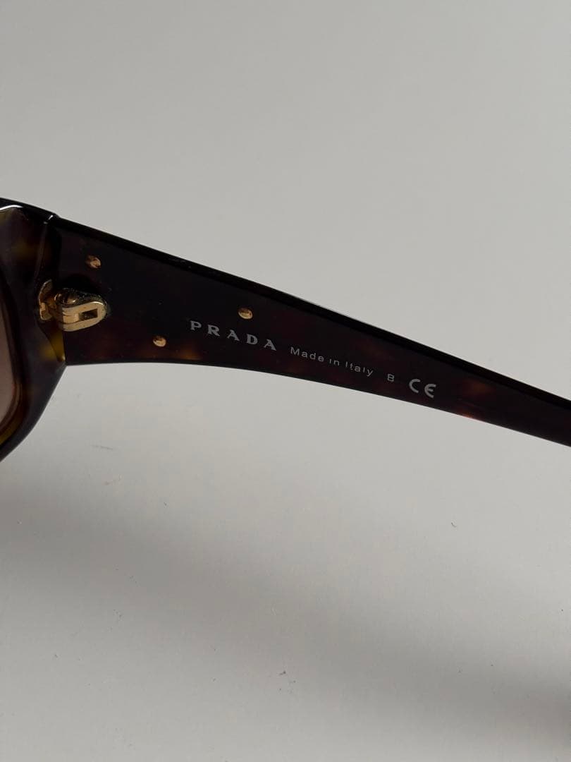 【PRADA】ブラウン スクエア サングラス