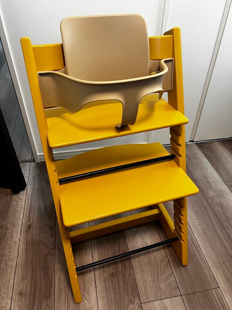 ストッケSTOKKE イエローベビーチェア