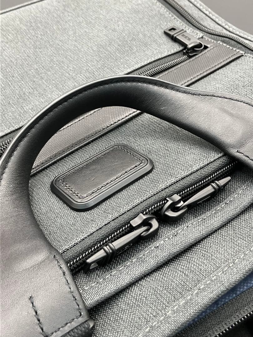 TUMI ALPHA 2 スリムデラックス ブリーフケース キャンバス グレー