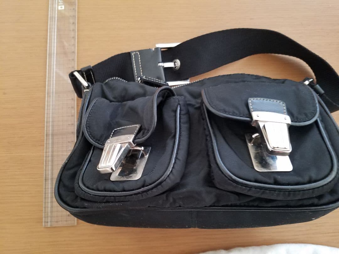 PRADA　純正　ブラックナイロンボディバッグ・ウエストポーチ