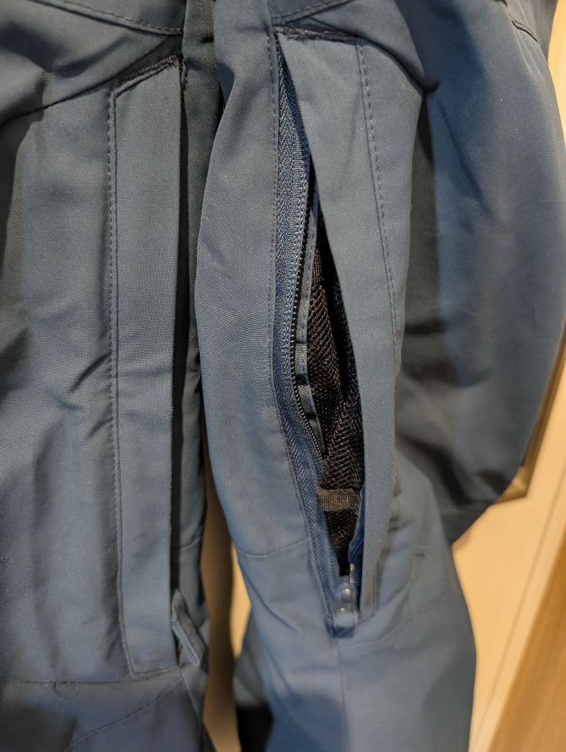 QUIKSILVER子ども用スノーボードウェア上下セット　ビブパン　サイズXS