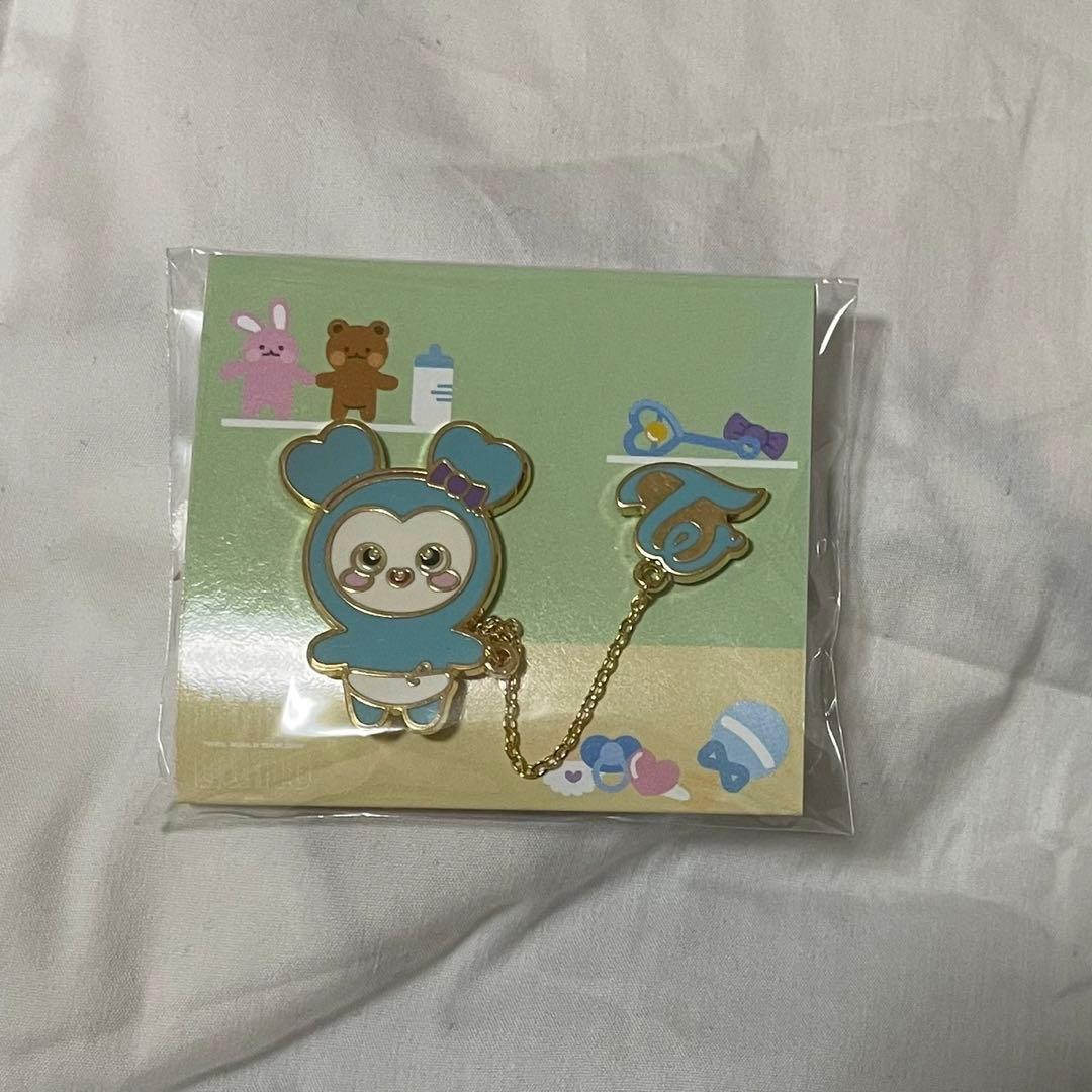 TWICE LIGHTS ナブリー ピンバッジ   ¥1599