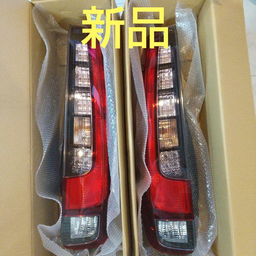 【新品未使用】トヨタ80系 ノア、ヴォクシー他、純正テールランプ 左右セット