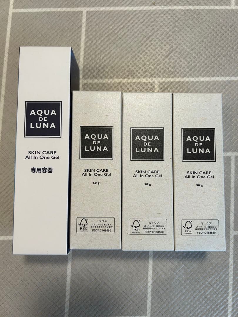 アウラインターナショナル　アクアドルナ　オールインワンゲル3本セット専用容器付