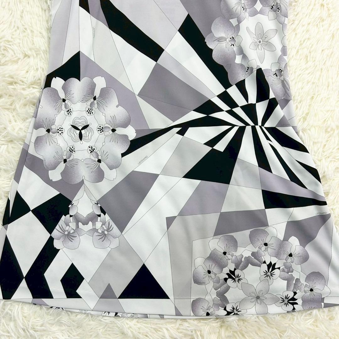 良品　レオナールスポーツ　ワンピース　花柄　ジオメトリック　ブラック系　38