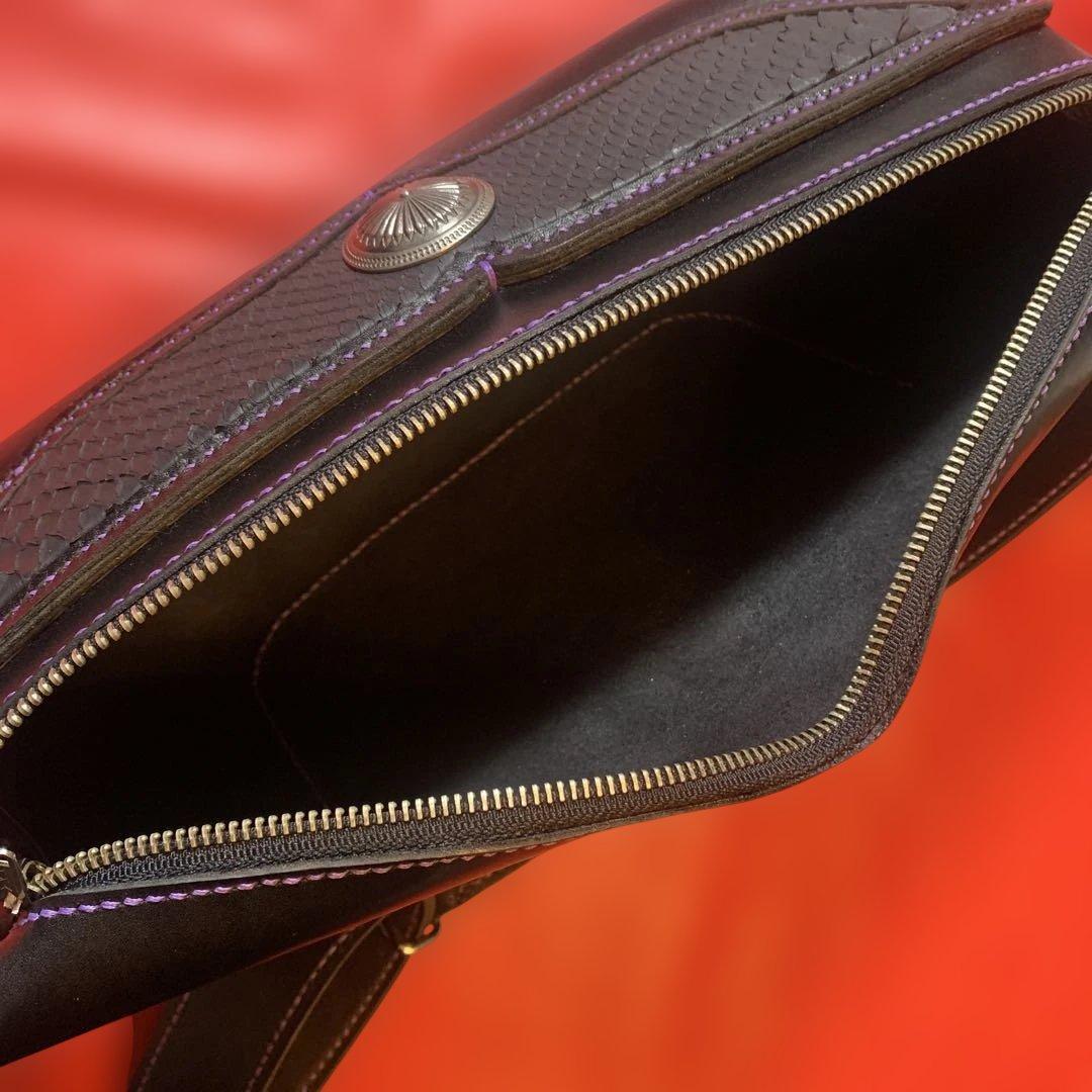 ハンドメイドレザークラフト牛革黒色✖️ブラックパイソンボディ肩掛けバッグコンチョ付