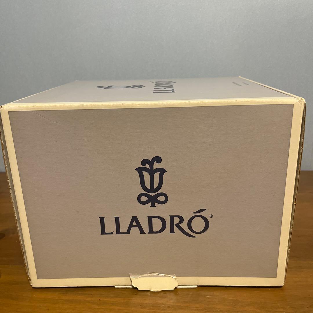 リヤドロ　少女とうさぎ　花篭