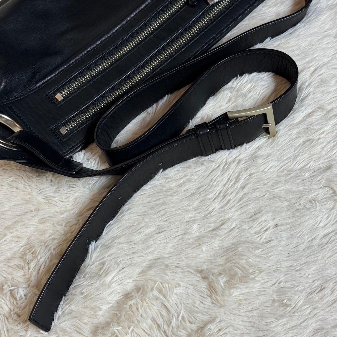 極美　kawa-kawa カワカワ　レザー　ボディバッグ　斜めがけ　肩掛け　金具