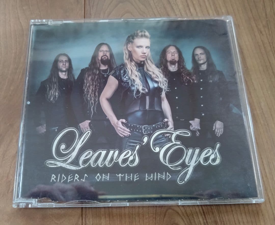 Leaves' Eyes Sign of the Dragonhead サイン付