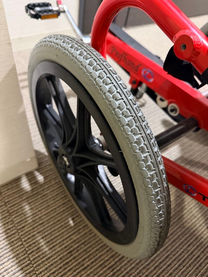 Profhand プロハンド 赤　ペダル付き トレーニングチェア 介護用品