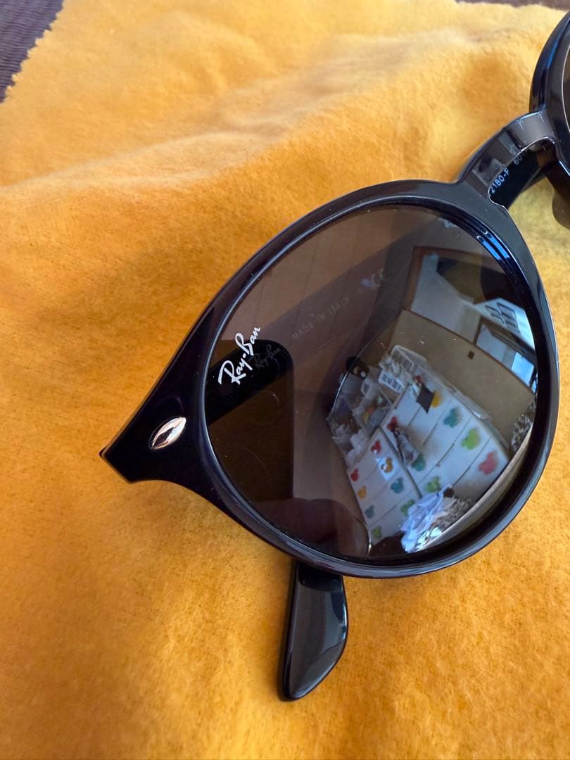 レイバン　ラウンド型サングラス　RB2180F　ブラック