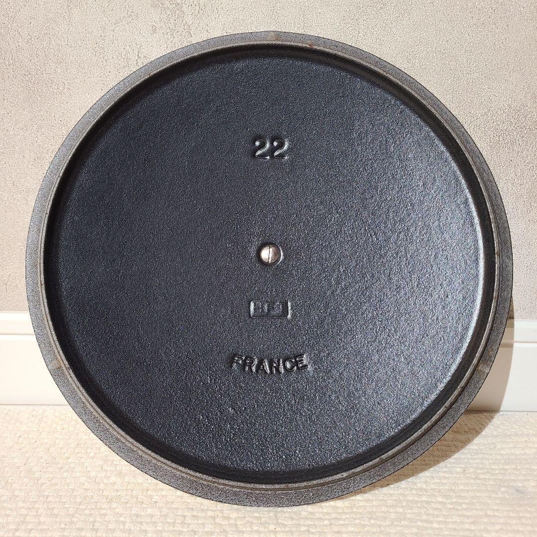 ルクルーゼ　マルミット　スターレリーフ　コットン　ゴールドツマミ　22cm