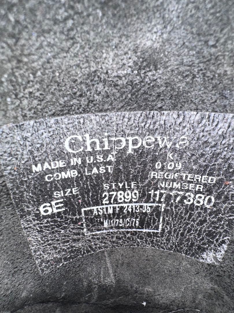 黒いレザーエンジニアブーツ