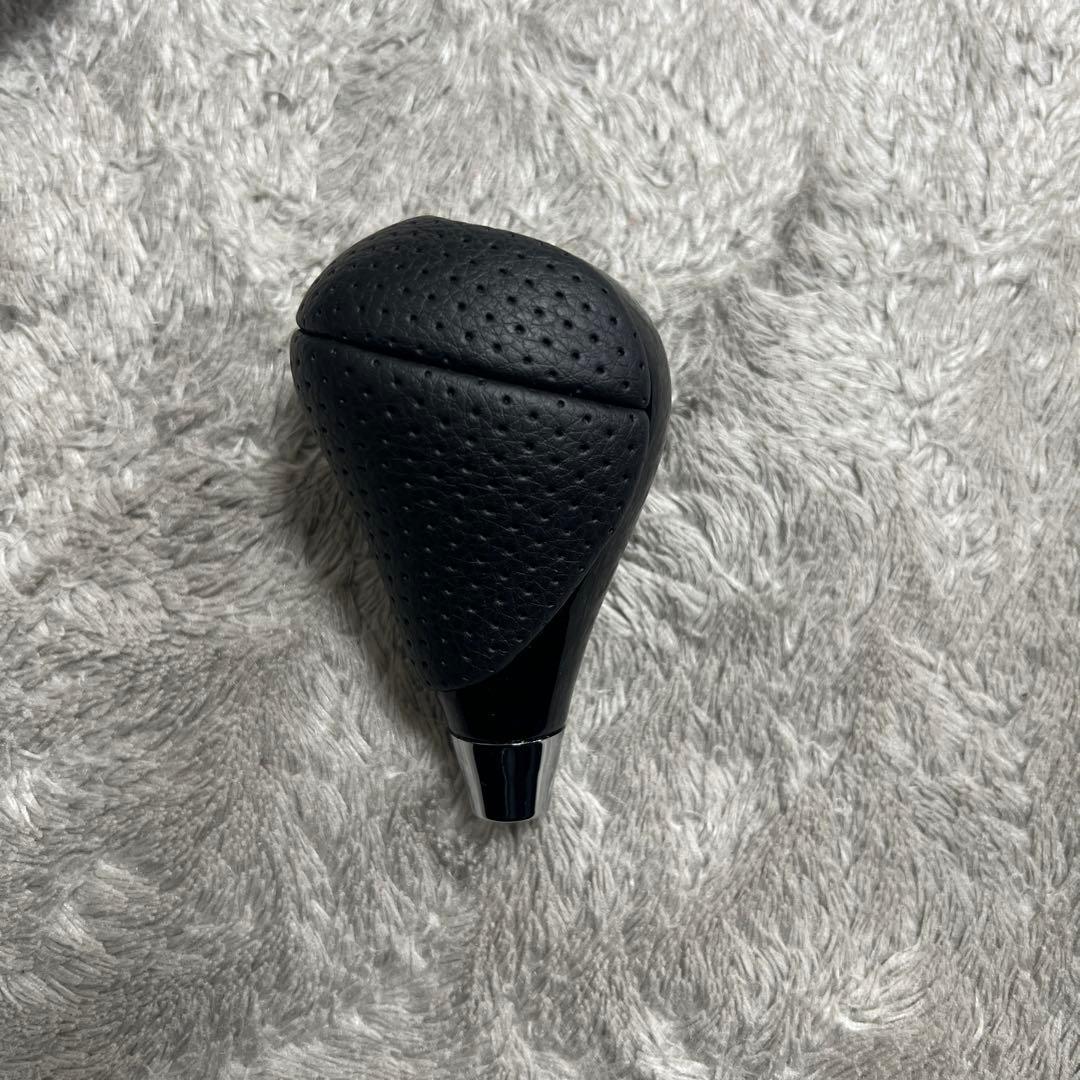 200ハイエース用ブラックウッドパンチングレザーコンビハンドル