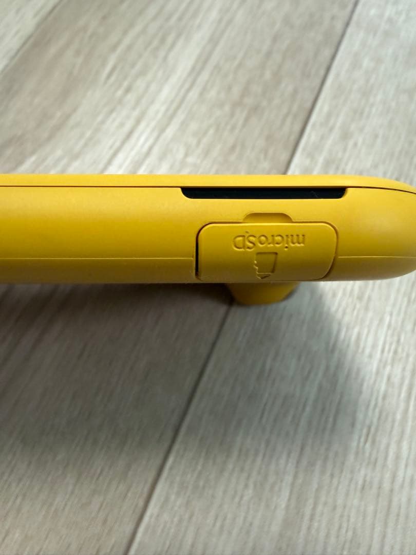 美品　Nintendo Switch Lite イエロー　充電器とケース付き