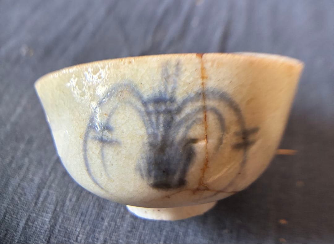 初期伊万里　蘭文ぐい呑み　江戸時代初期　出土