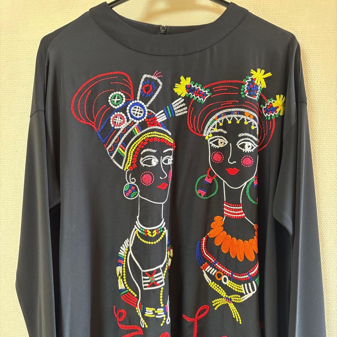 【美品】✨トクコプルミエヴォル✨二人の女性で豪華な刺繍のチュニック❣️