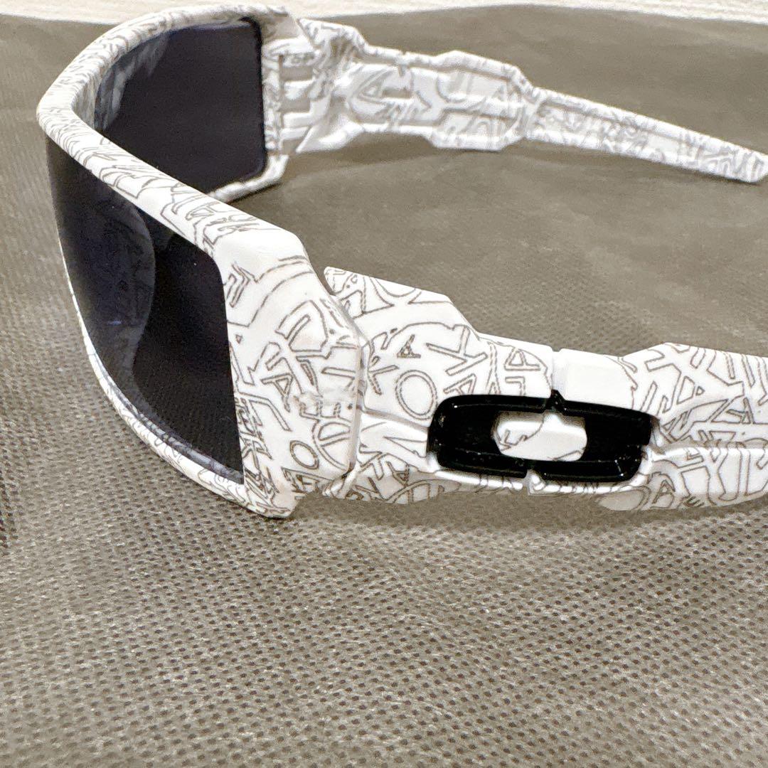美品　オークリー　Oakley スポーツサングラス ホワイト/ブラック　袋付き
