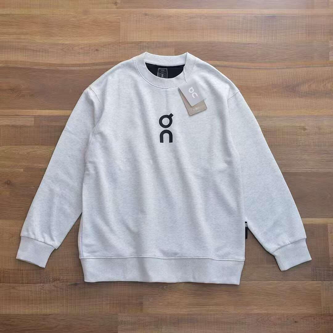 on グレー クルーネックスウェット
