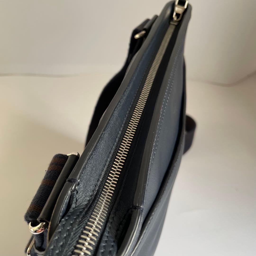 ✨未使用級　近年モデル✨　dunhill ショルダーバッグ　ポシェット　レザー