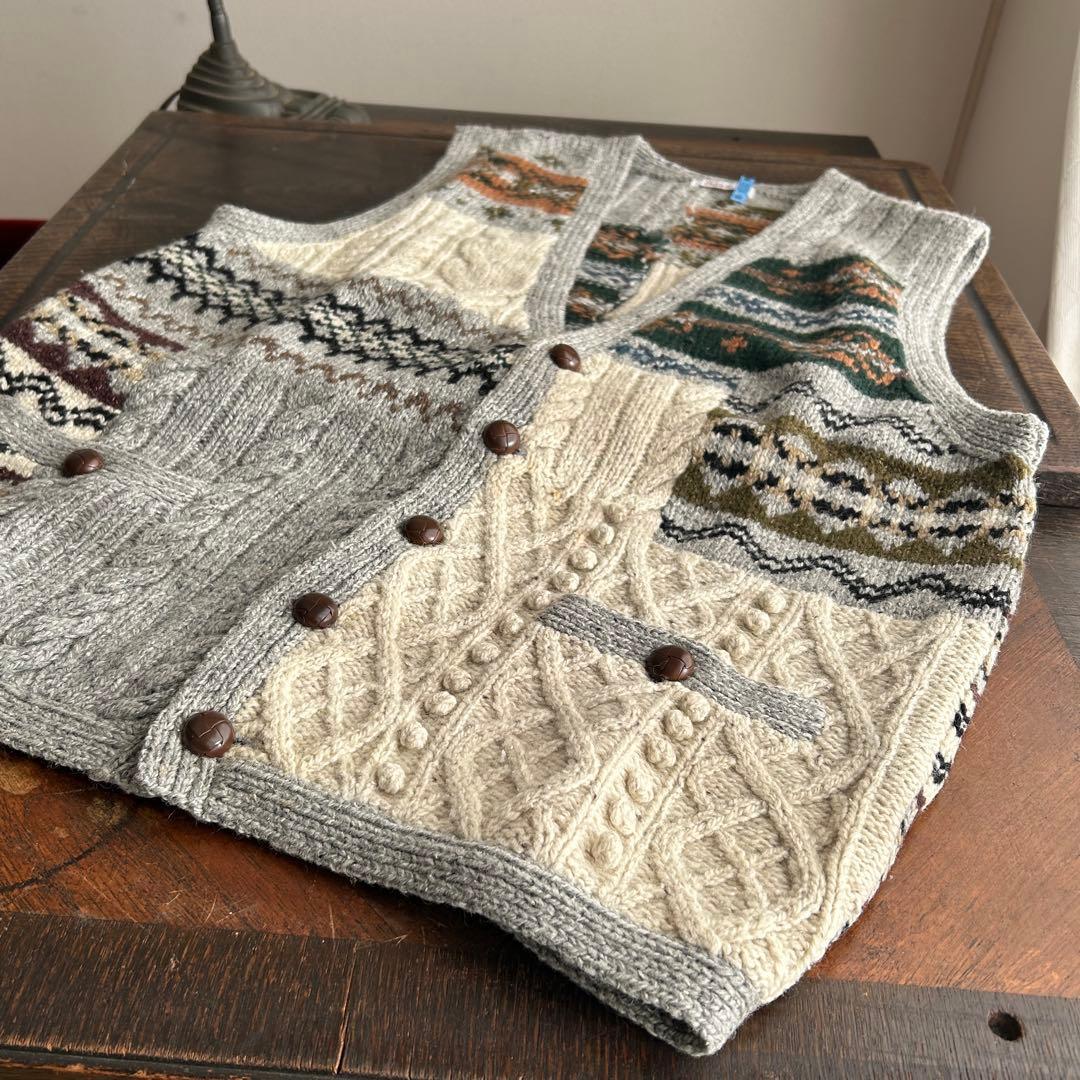 Papas 男性用ハンドニットのベスト　絹混ウール　革のクルミボタン使用