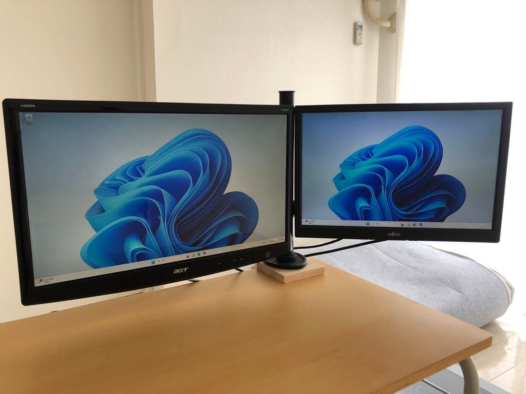 モニターとモニターアーム