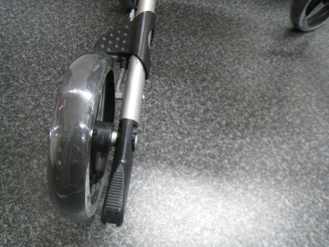 ハンディウォークＬ　GEMINO 30 歩行器 歩行車 パラマウントベッド ①