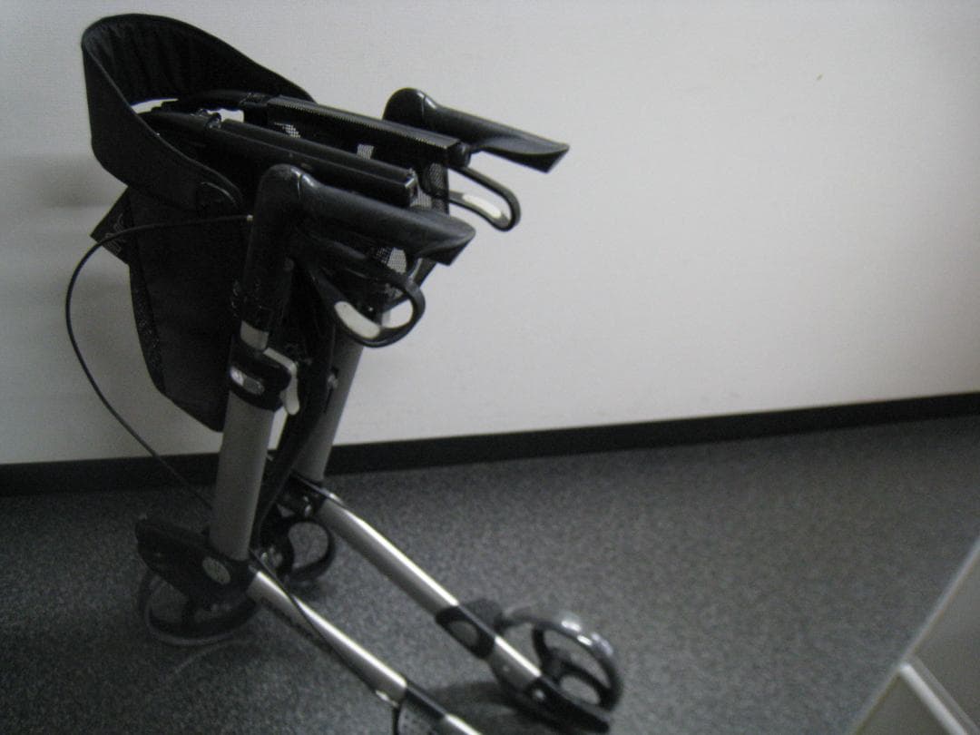 ハンディウォークＬ　GEMINO 30 歩行器 歩行車 パラマウントベッド ①