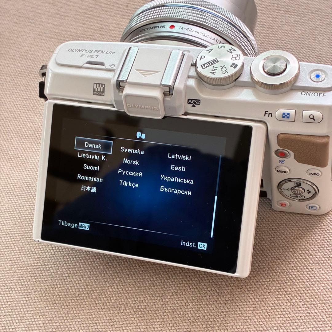 OLYMPUS PEN E PL7ミラーレス一眼カメラ 本体