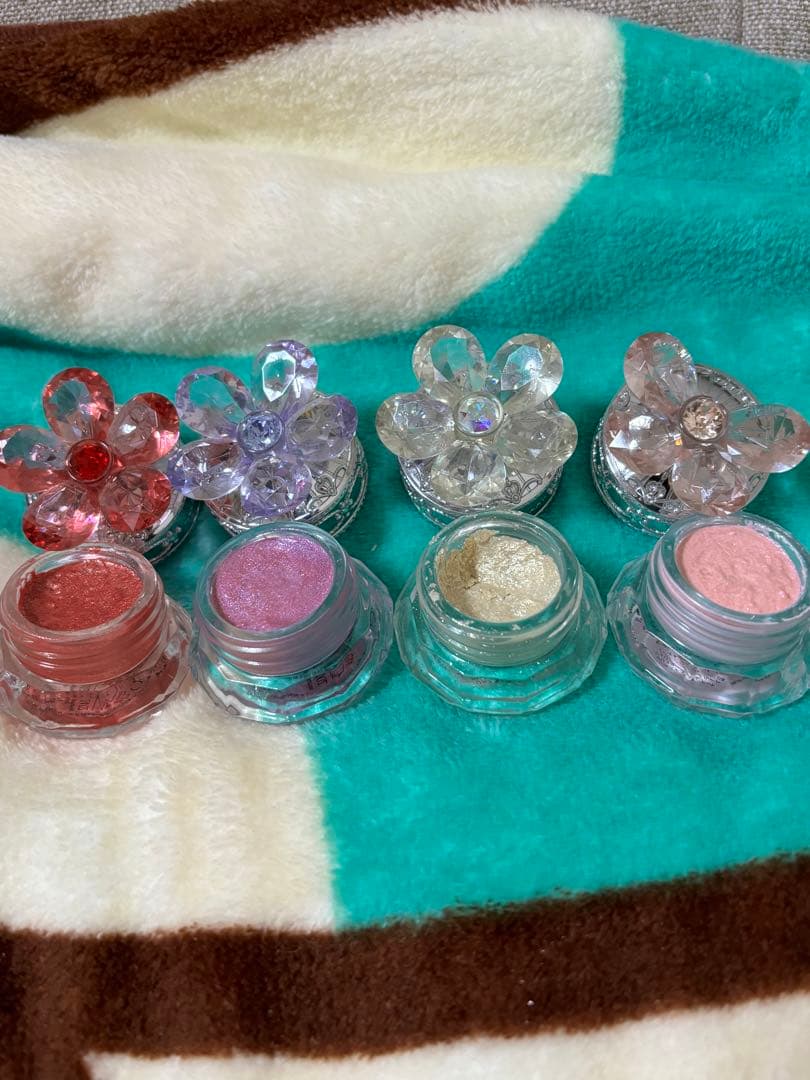 ジルスチュアート　アイカラーセットスタンド付き