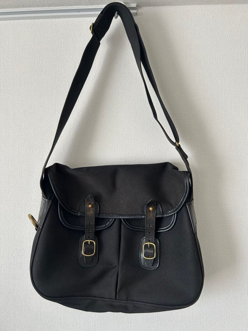 アリエルトラウト ラージ／黒 ショルダーバッグ アリエルトラウト メッセンジャー