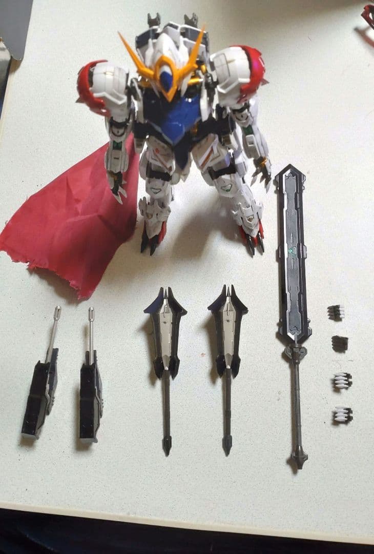 MGガンダムバルバトスルプス改完成品(塗装済)決闘マント装備